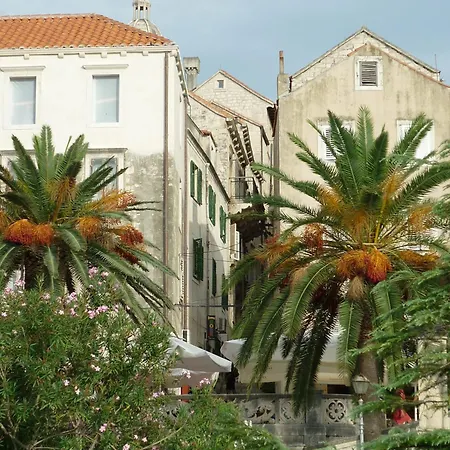 בית הארחה Old Town Vitaic קורצולה