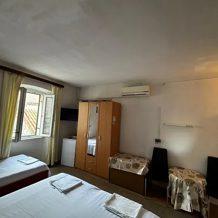 בית הארחה Old Town Vitaic 3*