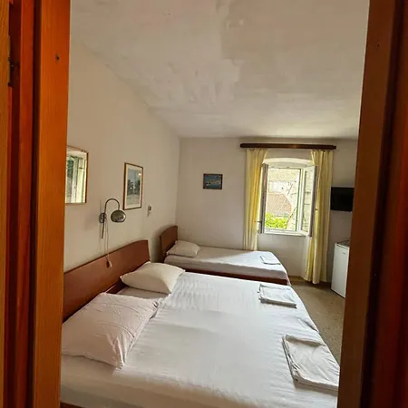 בית הארחה Old Town Vitaic קורצולה