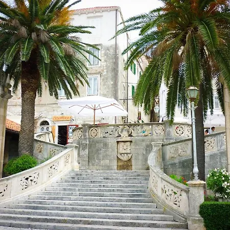 בית הארחה Old Town Vitaic 3*